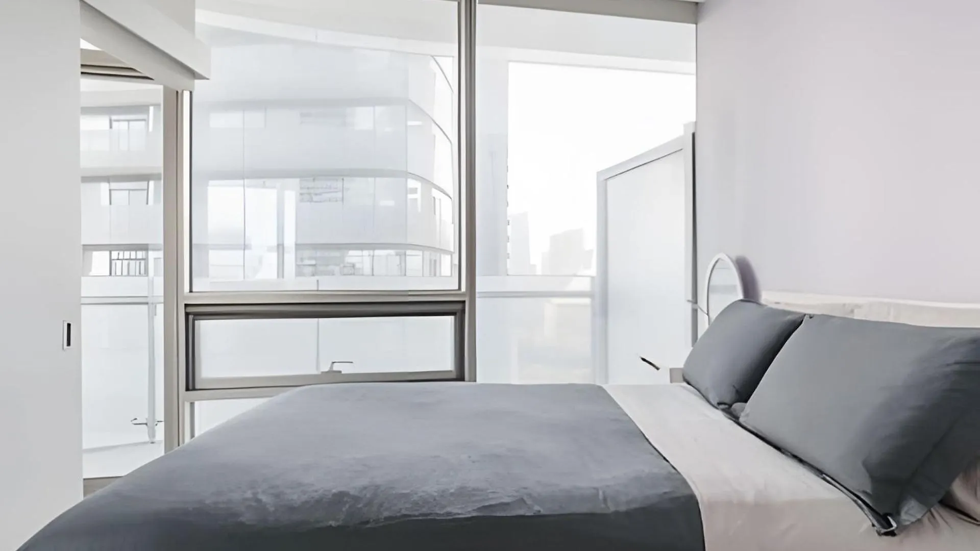 The One Otel Toronto 0*,  Kanada